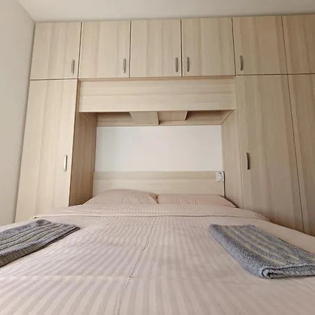 Stan Jovana * 帕莱